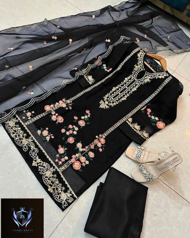 🌸 Neck, Sleeves And Daman Flower Embroidery With Embroidered Cut Work Dupatta 3PCs 🌸