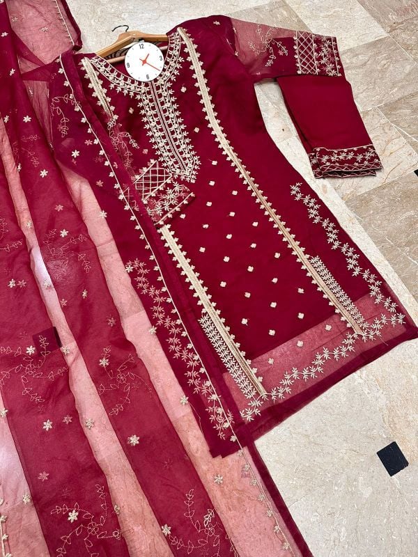 💫 Elegant 3PC Embroidered Suit 💫
