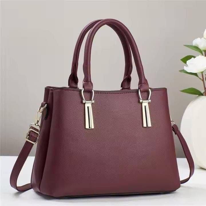 ✨ High Quality Handbag  
With Long Adjustable Belt👜