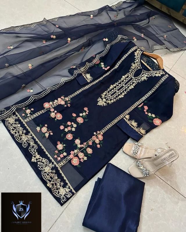 🌸 Neck, Sleeves And Daman Flower Embroidery With Embroidered Cut Work Dupatta 3PCs 🌸