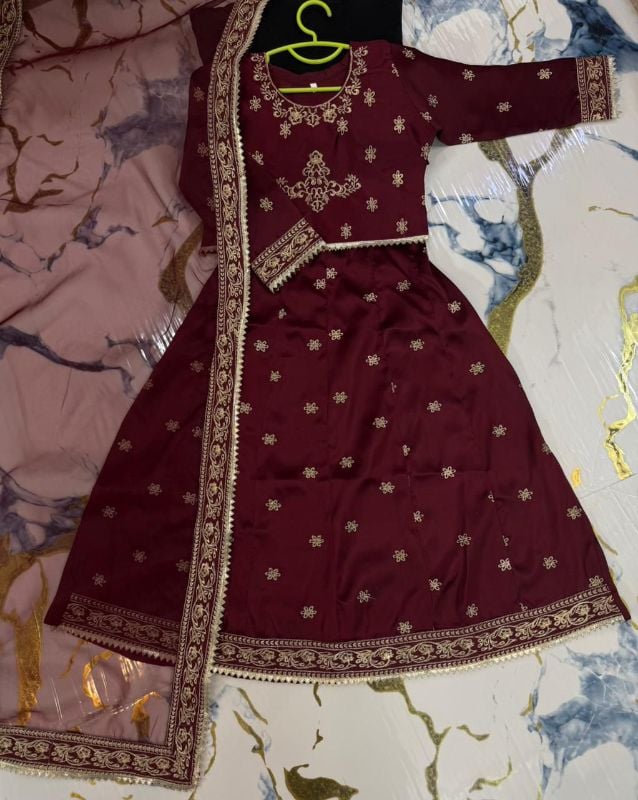 3Pcs Front Neck,Sleeves Embroidered Top With Embroidered Skirt And Four Side Emb With Lace Work Dupatta Kids 3Pcs😍
