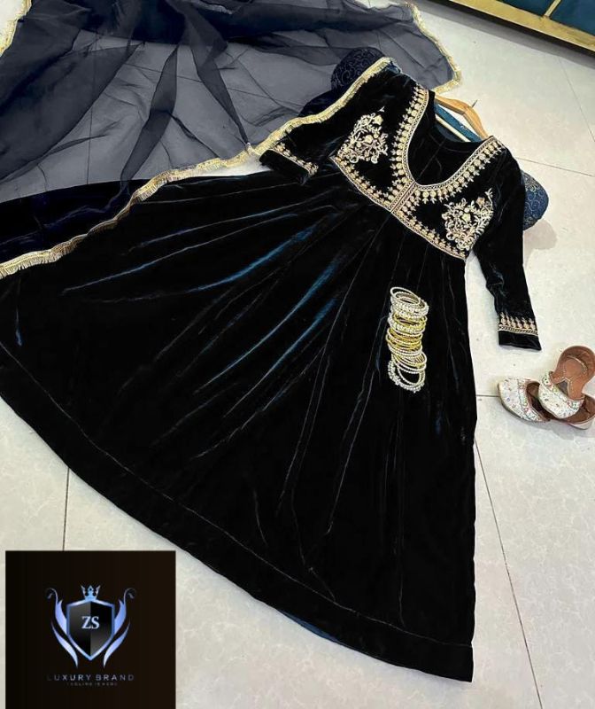 Velvet Winter Arrival 
Neck & Sleeves Embroidered Maxi With Four Sided Lace Dupatta 3PCs