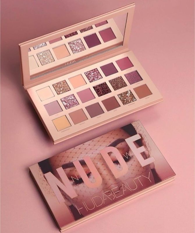 Multicolor Matte And Glitter Eyeshadow Palette – 1 Pcs Smooth Finish