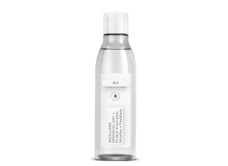 PURIFIER ET NETTOYER - Démaquiller efficacement et nettoyer en douceur votre peau en une seule étape. Comme un aimant de maquillage, la formule élimine immédiatement le look de la journée, y compris des formules tenaces à longue tenue, imperméables, résistantes au transfert ou aux taches. Il rafraîchit et revitalise la peau, la laissant souple et confortable