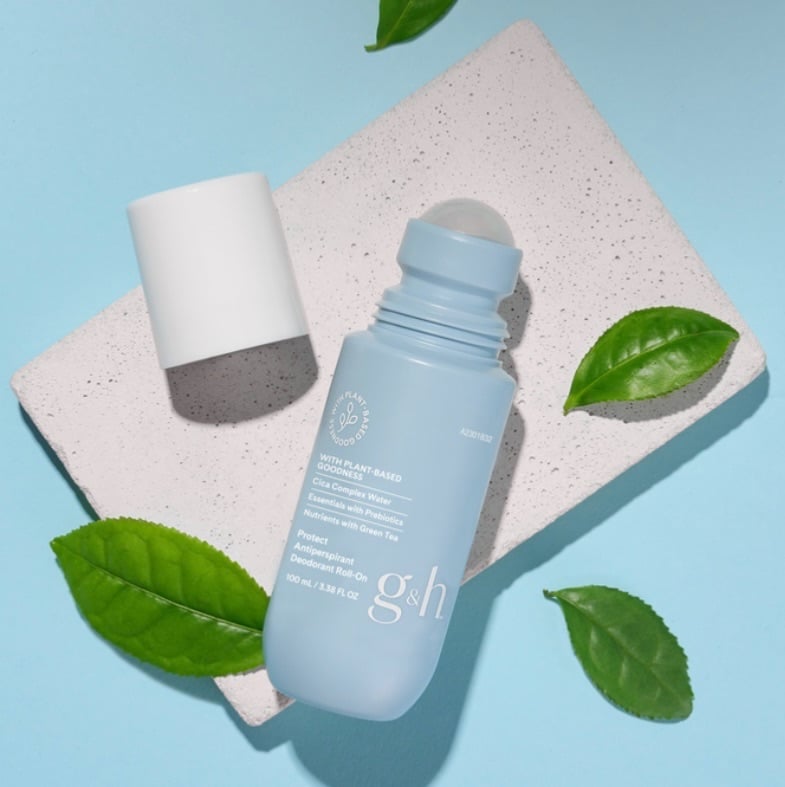 RESTEZ FRAIS ET SEC – Sa formule à bille à séchage rapide vous aide à rester frais et sec, pour une sensation de confiance toute la journée. Jusqu'à 48 heures de protection contre les odeurs et une réduction durable de la transpiration procurent une sensation de confort aux aisselles sans laisser de traces blanches sur la peau ou les vêtements. Fabriqué avec des ingrédients d'origine végétale™️, notamment de l'extrait de thé vert approuvé par Nutrilite™️*, de l'eau de cica, du romarin et des prébiotiques.