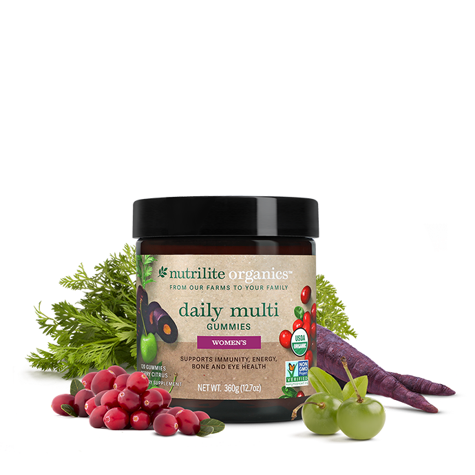 multivitaminés quotidiens Nutrilite™ Organics pour femmes regorgent de 15 vitamines et minéraux essentiels et de 75 mg de nutriments végétaux biologiques pour soutenir votre immunité, votre énergie et votre santé oculaire et osseuse. † De plus, nos bonbons gélifiés sont enrichis en canneberges, cerises acérola et carottes violettes cultivées dans nos propres fermes biologiques certifiées USDA et dans des fermes partenaires.

À qui s'adresse-t-il :

Les femmes qui recherchent un soutien nutritionnel quotidien et fondamental pour leur mode de vie sain dans un délicieux format de gomme.

Un mélange conçu avec des bienfaits pour la santé des femmes que vous adorerez :

Immunité – Une combinaison de 7 vitamines et minéraux essentiels tels que la vitamine C ainsi que les vitamines A, B6, B12, D, le zinc et le sélénium pour soutenir votre santé immunitaire. †
Énergie – Attaquez-vous à votre liste de choses à faire avec des nutriments provenant d’une combinaison de vitamines B essentielles, d’iode et de zinc pour vous aider à soutenir votre énergie. †
Santé oculaire – Gardez vos yeux concentrés grâce à la vitamine A, B2 et au zinc pour soutenir votre santé oculaire. †
Santé osseuse – Soutien 2 en 1 pour vos os avec des vitamines D et K.