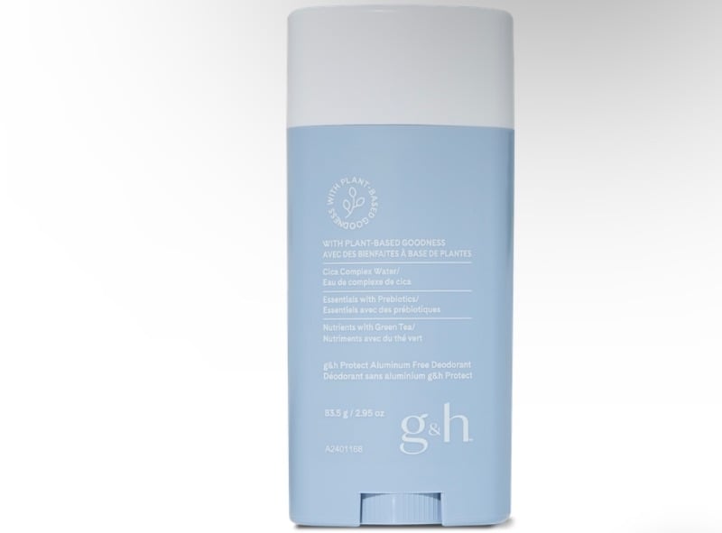 PROPRE ET CONFIANT - Une protection douce contre les odeurs toute la journée laisse la peau des aisselles douce sans laisser de marques blanches sur la peau ou les vêtements. Fabriqué avec Plant-Based Goodness™️ - y compris l'extrait de thé vert approuvé par Nutrilite™️*, de l'eau cica et des prébiotiques