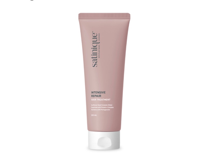 RÉDUIT LA CASSE DE 71 % - Ce traitement de lavage aide à réparer et à renforcer les cheveux secs et abîmés de l'intérieur, les laissant doux, lisses et plus sains.