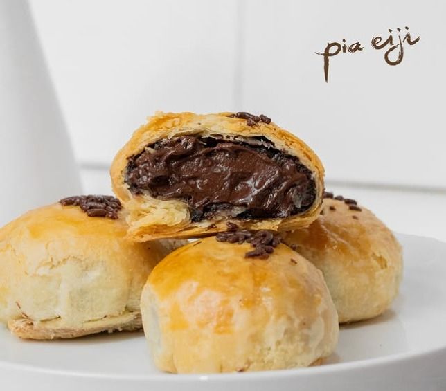 Pia Coklat Eiji