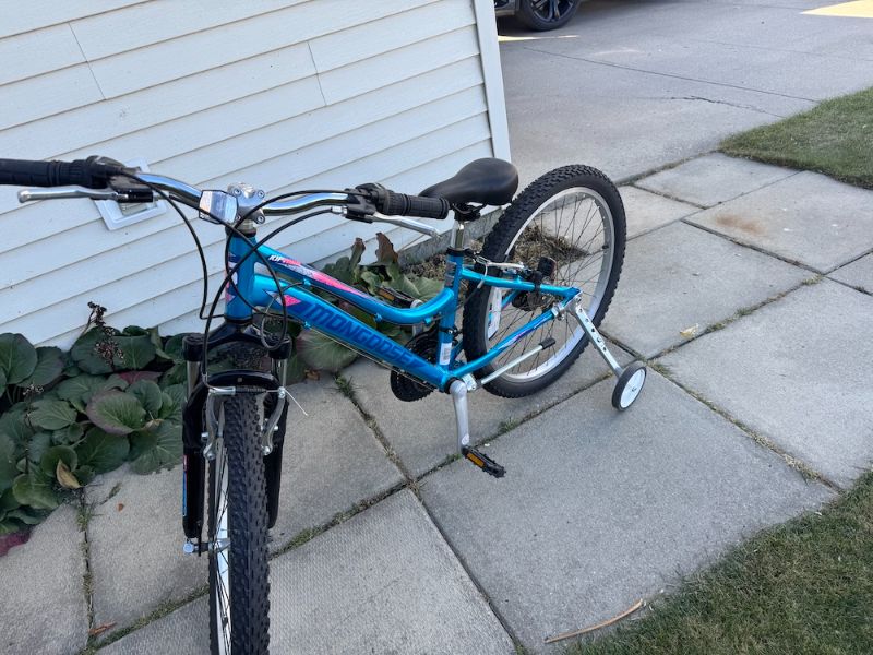 Mongoose Kipawa Girls Mountain Bike