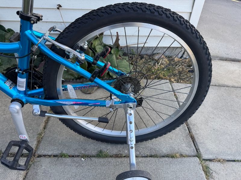 Mongoose Kipawa Girls Mountain Bike