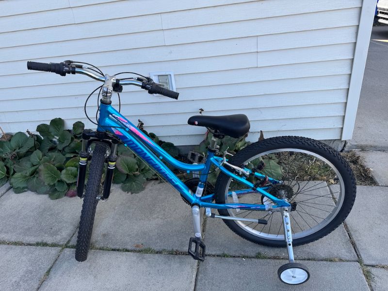 Mongoose Kipawa Girls Mountain Bike