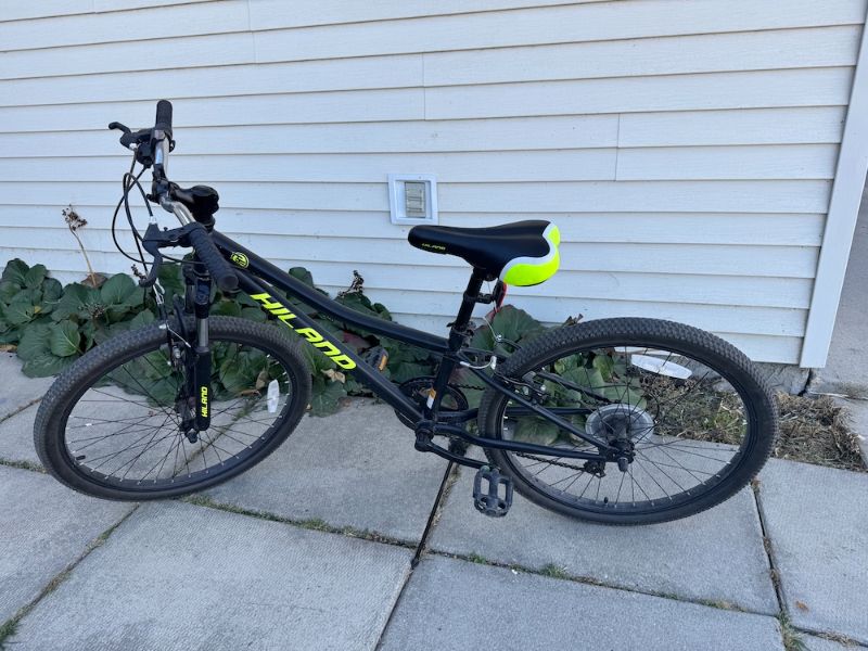 HILAND 24" Kids Mountain Bike – 7 Speed (Like New)