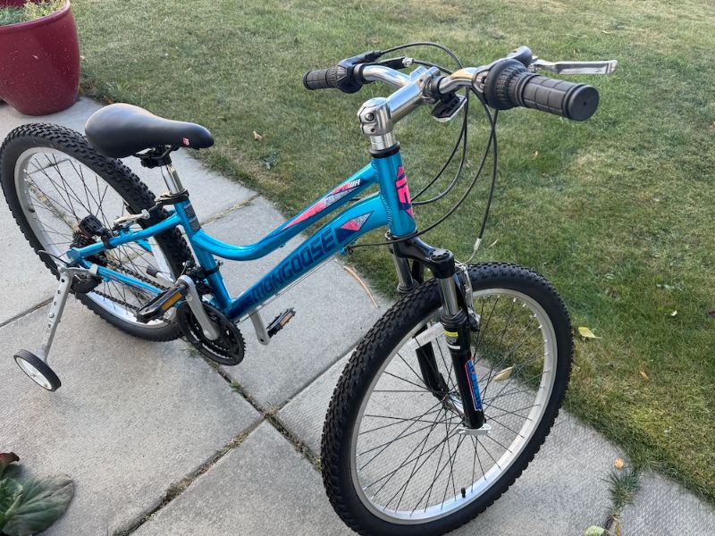 Mongoose Kipawa Girls Mountain Bike