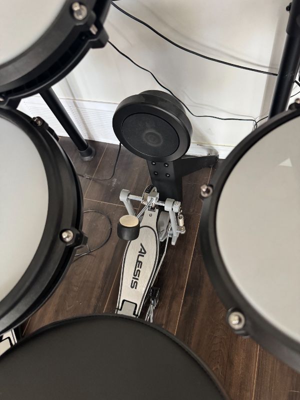 Alesis Nitro Max Electric Drum Set – 8-Piece Mesh Kit, Bluetooth, 440+ Sounds, USB MIDI (Like New)