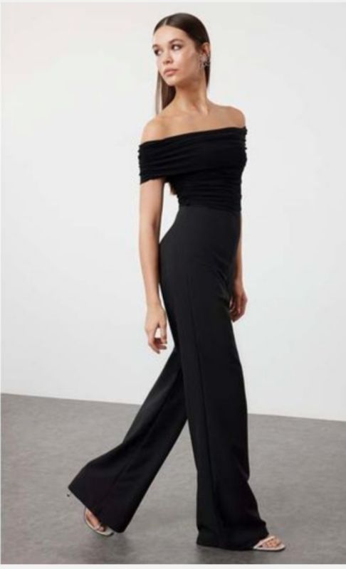 Trendyol Combinaison Noire À Col Carmen TPRSS24TU00017