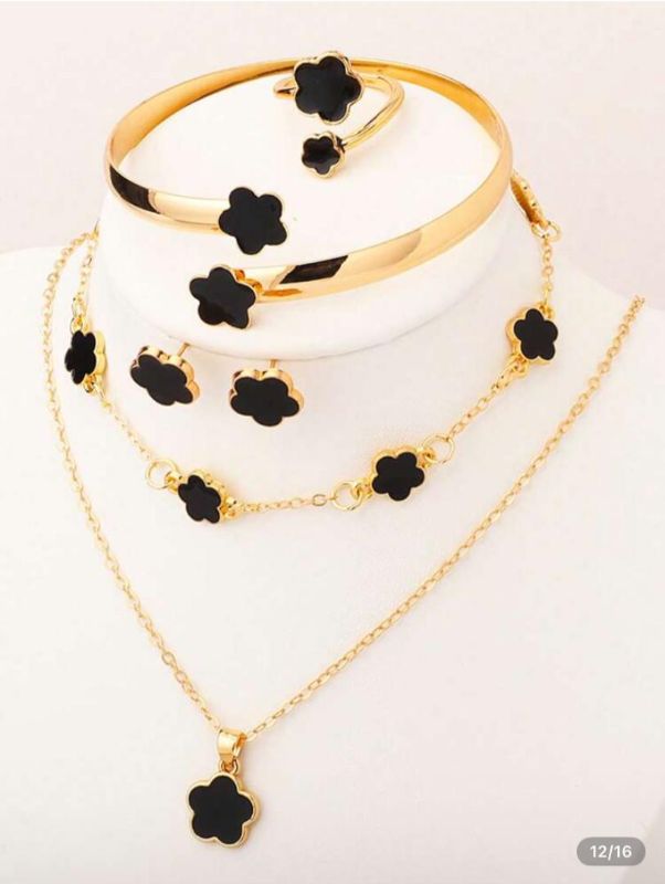 Parure florale noire