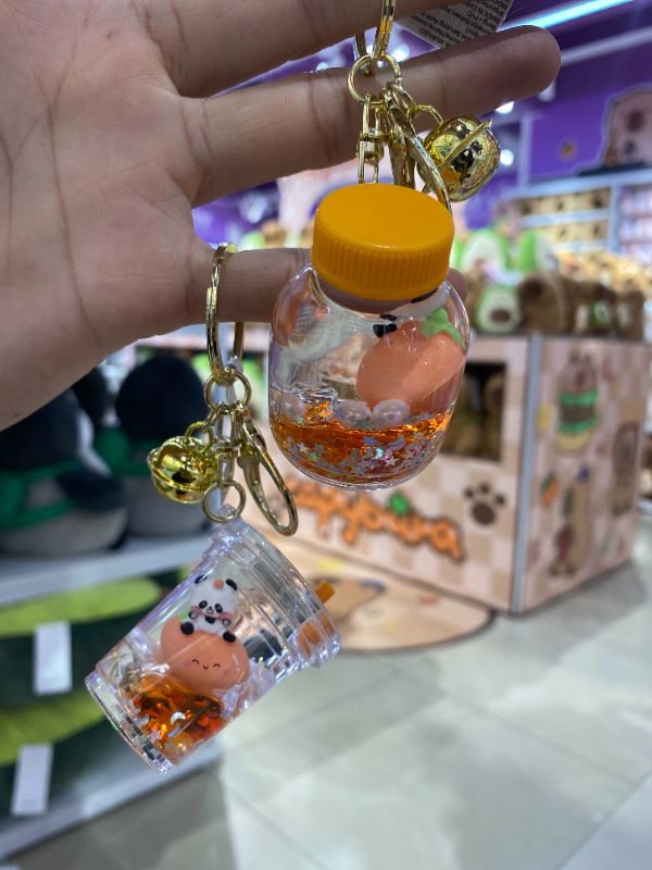 Gantungan Kunci Isi Minyak Beruang Putih Kecil Oranye (5 Model Campur)