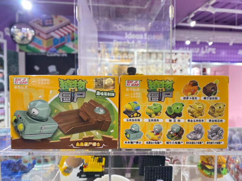 Set Mainan Tanaman vs Zombi Mobil Peluncur