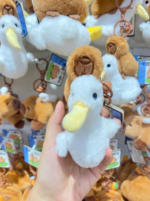 Liontin Gantungan Tas (Kapibara mengendarai burung pelikan)