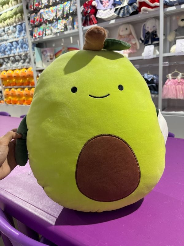 Boneka bentuk alpukat