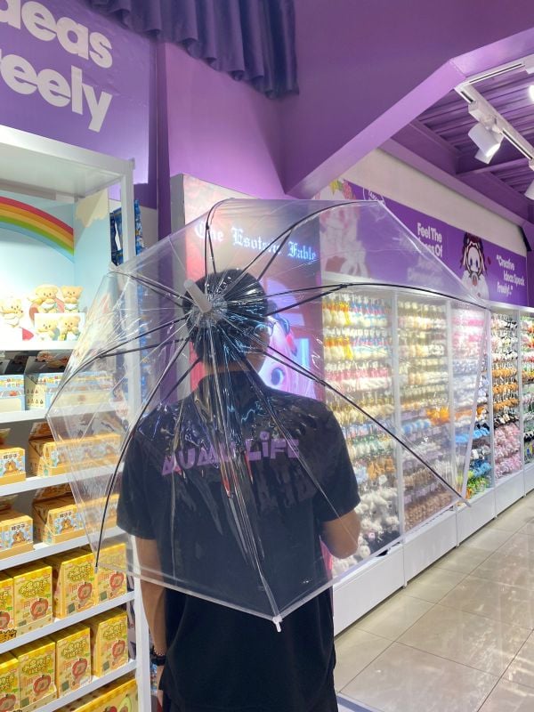 Payung gagang panjang transparan sederhana