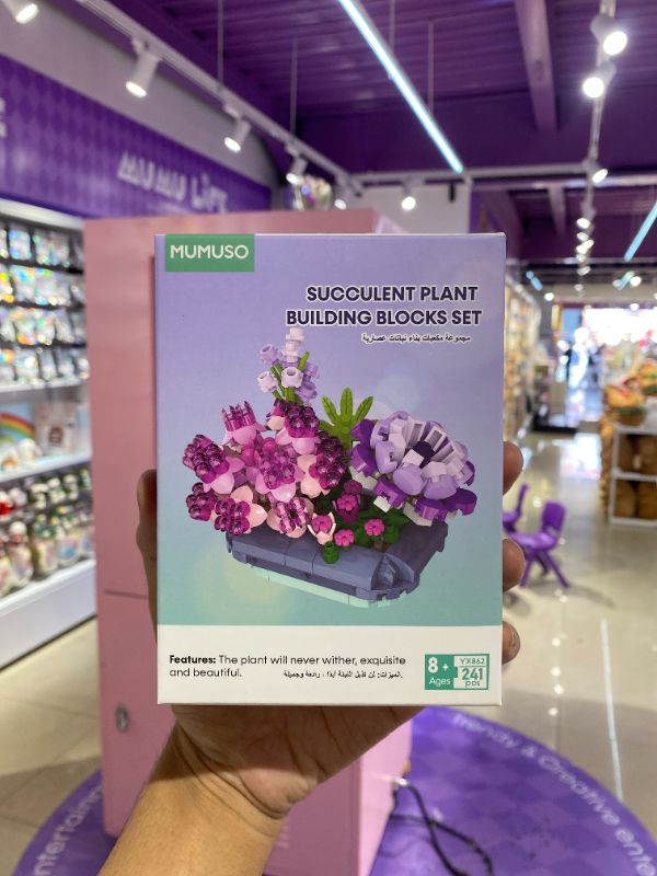 241 buah blok bungunan plastik