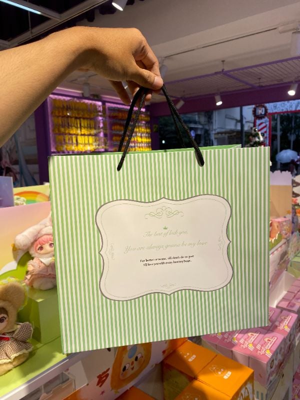 Gift bag ukuran besar Garis Vertikal 30*27*12