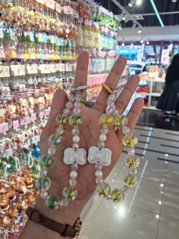 Gantungan tali handphone dengan pita kupu-kupu