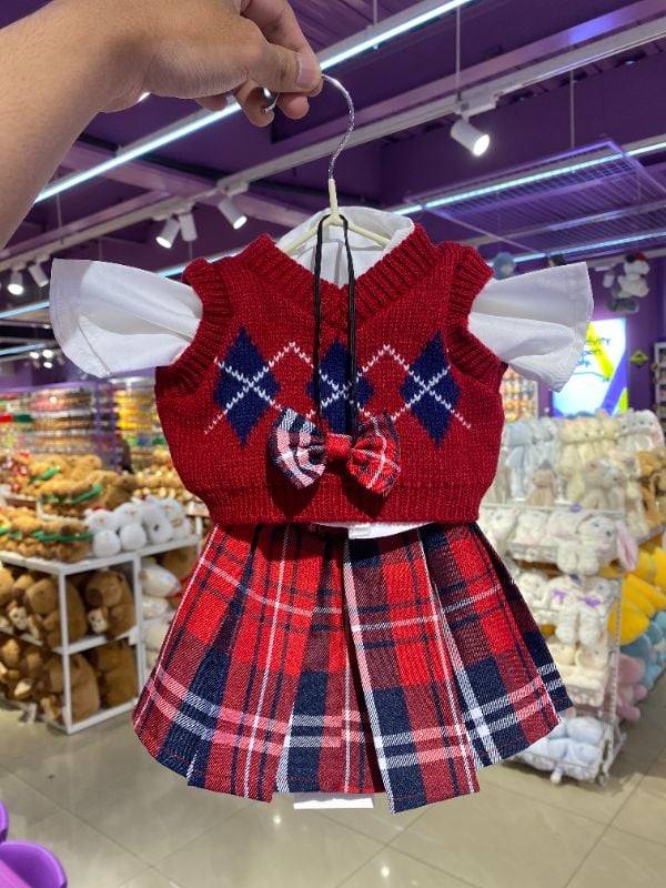 243 Setelan Tiga Potong Sweater Merah