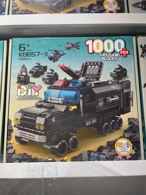 Mainan Blok Bangunan (Mobil Polisi Tahan Ledak/1000 Pcs)