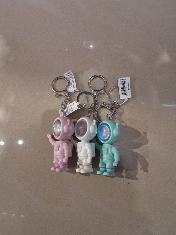 Mainan liontin gantungan astronot lampu malam kecil (5 warna campur)