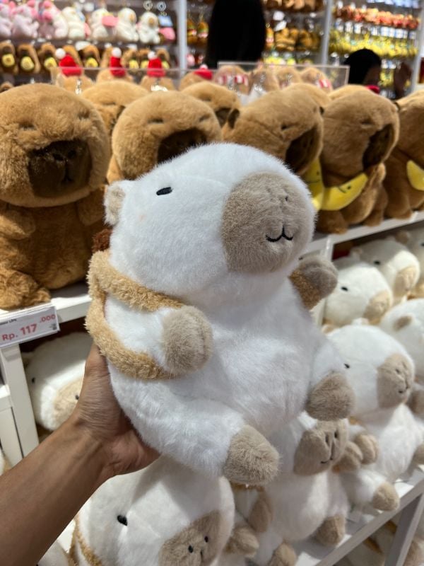 Mainan Plush 23 cm (Kapibara Putih dengan Ransel Coklat)