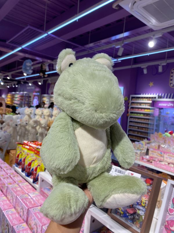 Boneka plush dinosaurus kecil mata melotot-posisi duduk