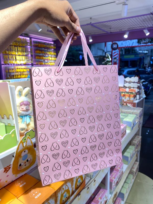 Gift bag full love ukuran M Emboss-Pink