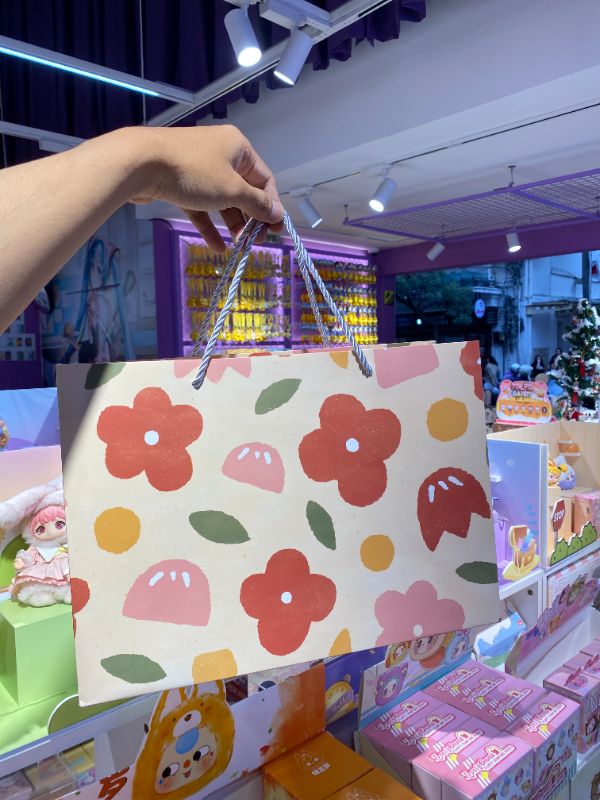 KANTONG HADIAH (BUNGA MERAH/M)