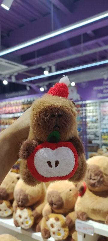 Liontin Gantungan Tas (Kapibara dengan Topi Natas & Apel)