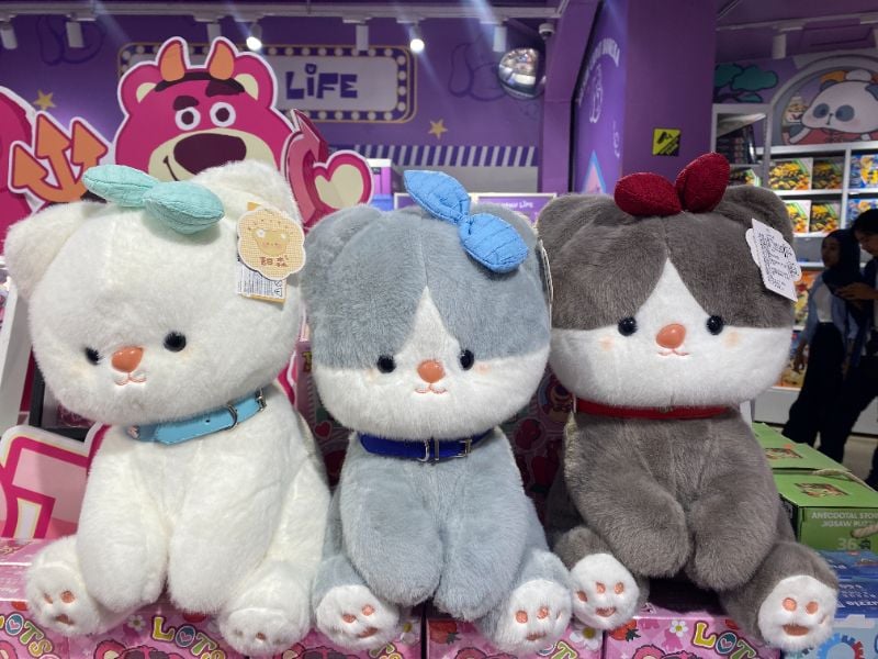 Mainan Plush 35 cm (Kucing Manis)