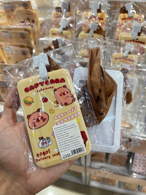 Holder Kartu Kapibara Imut Model Tegak + Tali Gantungan - Tipe A