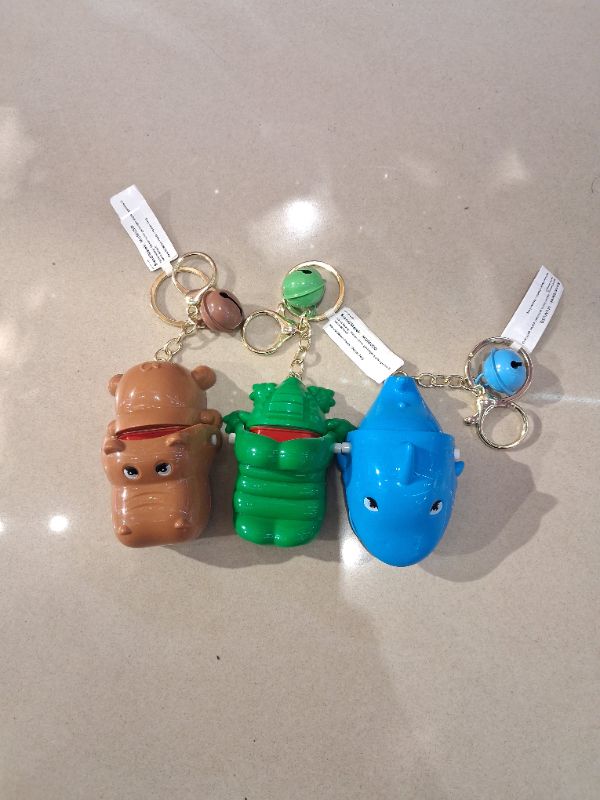 Mainan liontin gantungan gigitan gembira (3 warna campur)