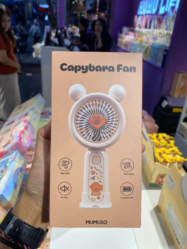 Kipas Tangan Kapibara Imut Warna Krem