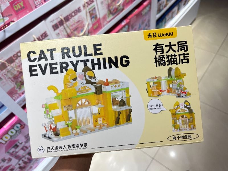 Mainan balok bangunan Toko Kucing Oranye Rule Everything