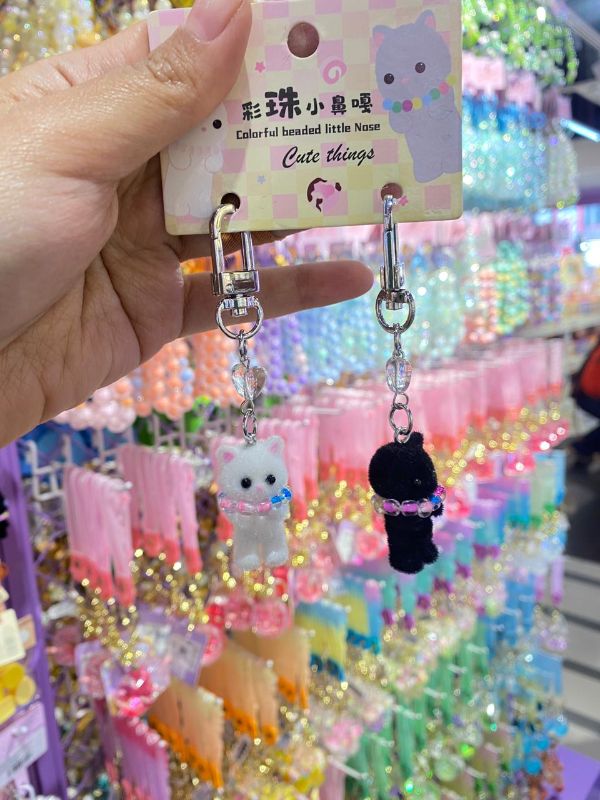 Gantungan Mini Berpasangan Berbulu—Kucing (Hitam Putih)