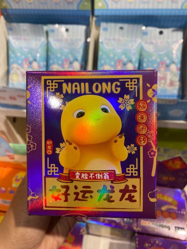 Dinosaurus Kuning Goyang Ekspresi Berubah