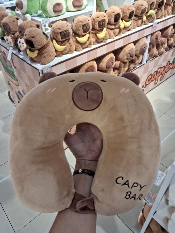 Bantal leher bentuk U Capybara