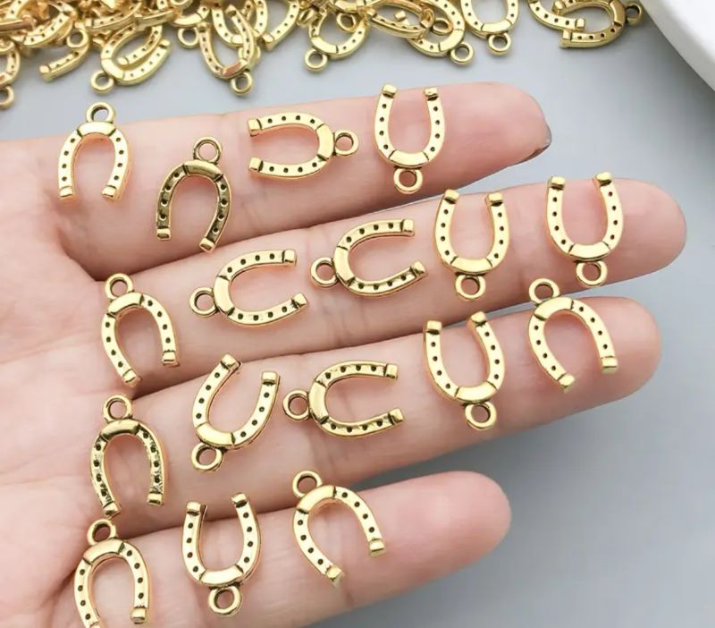 gold horse shoe