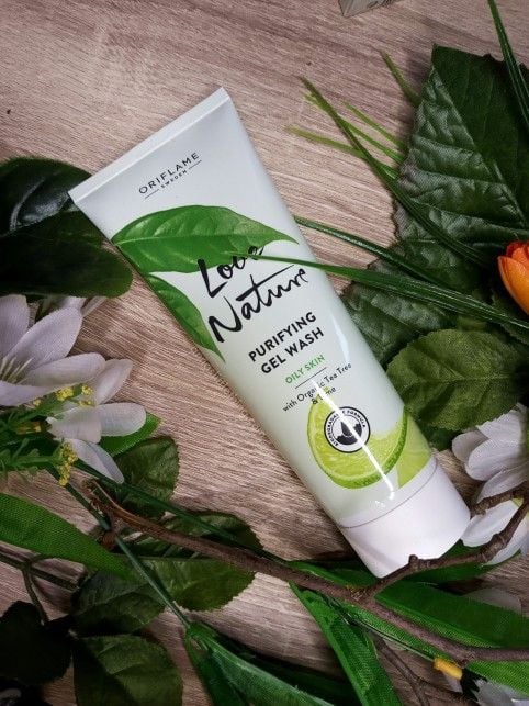 Purifying Gel Wash with Organic Tea Tree & Lime