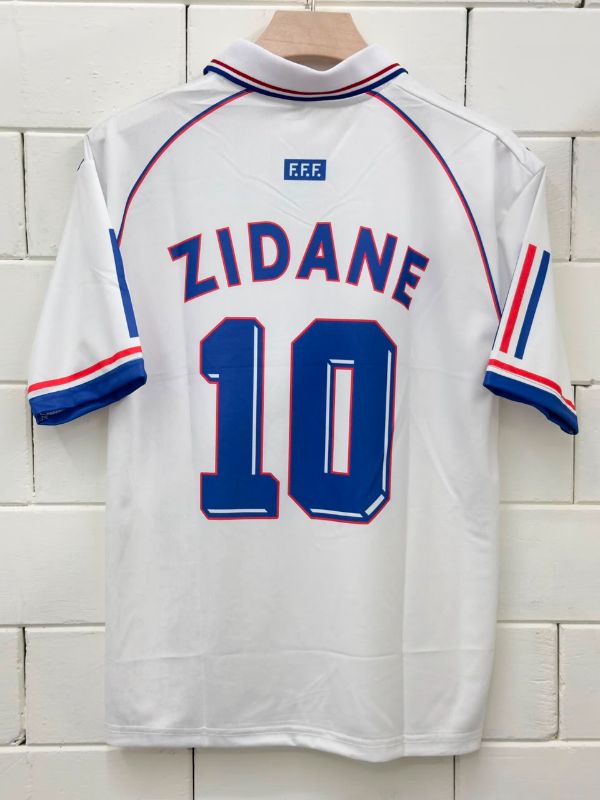 COLLAR EMBROIDERY FIVESLEEV
FRANCE RETRO KIT
PLAYER- ZIDANE🔟
