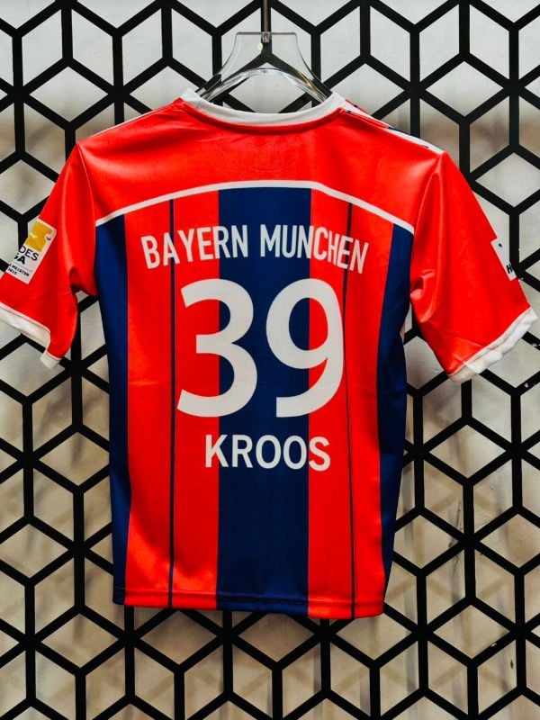 JS KIDS 
BAYERN RETRO FIVESLEEV
KROSS3⃣9⃣✨