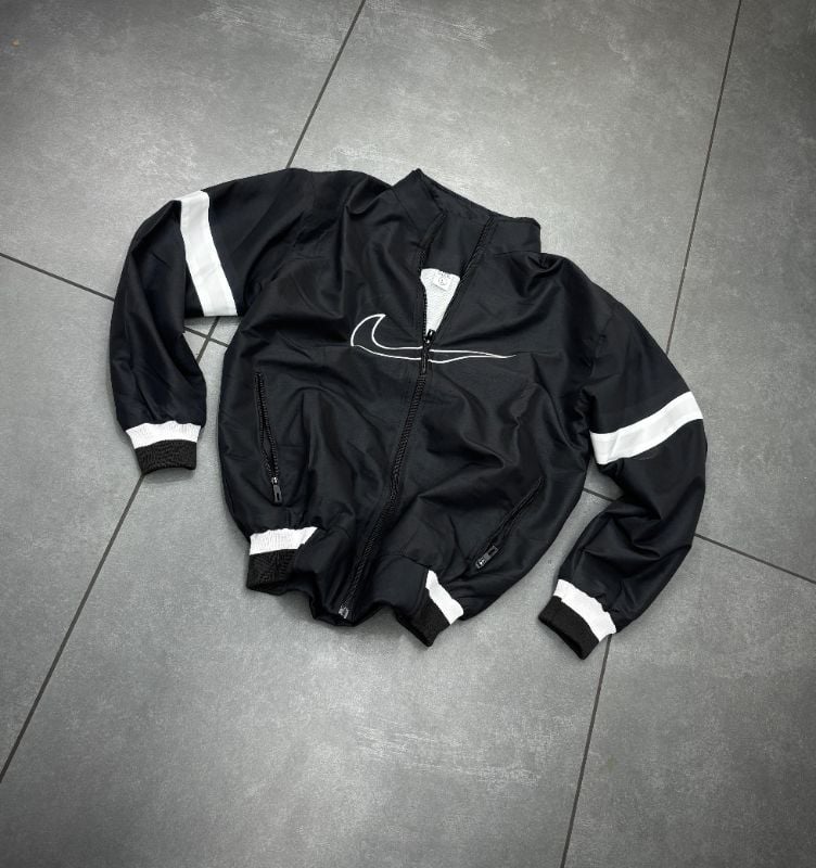 VINTAGE-STYLE BLACK FULL- ZIP EMBROIDERY 🪡 NIKE  JACKET ⚡